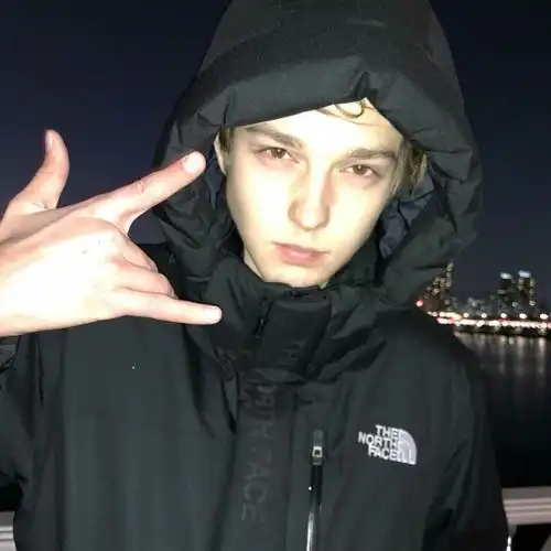 6686体育平台铁牌作者Phoebe