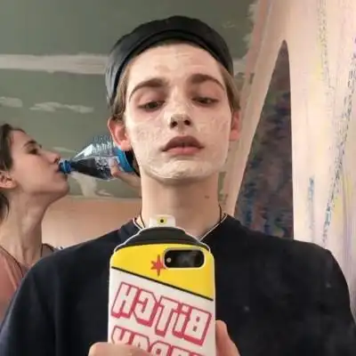 6686体育平台铁牌作者Isabella