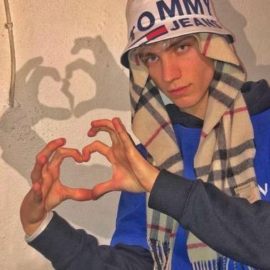 6686体育平台初级作者Quincy