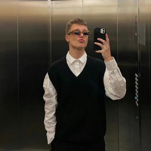 6686体育平台铁牌作者Hadassah