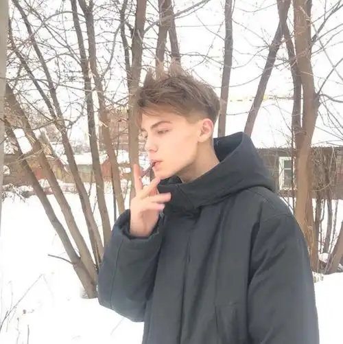 6686体育平台铁牌作者Evelyn