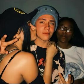 6686体育平台铁牌作者Elena